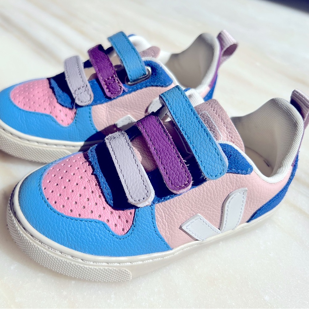 Veja child size 9.5 (EU 26)